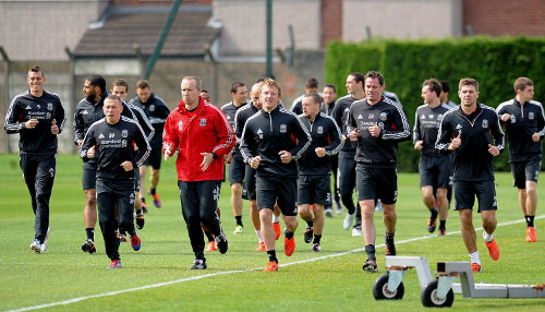 高诗岩追身三分，深圳队开场三分球3中3，激情四溢的篮球盛宴（高诗岩追身三分点燃全场，深圳队开局外线3投3中，篮球激情全面爆发）