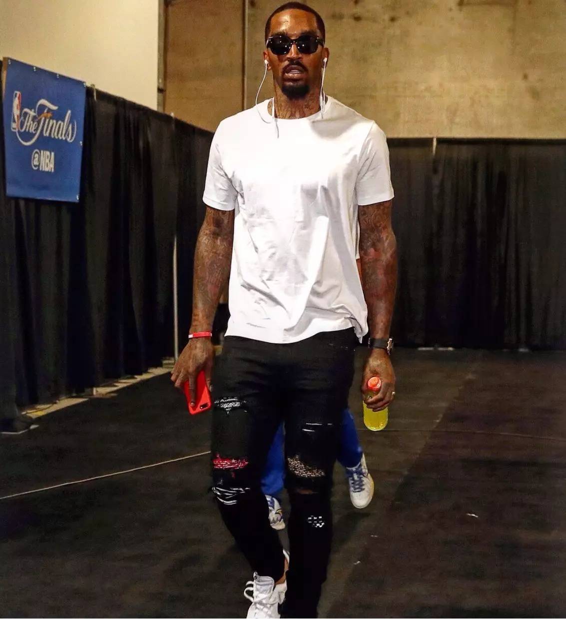 U22国足战韩国首发与负越南相比仅更换门将，王博豪继续出任中锋（U22国足对阵韩国首发较负越南仅换门将，王博豪仍担纲中锋）