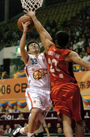 乌度卡：芬尼-史密斯将从替补打起，出场时间在15分钟左右（乌度卡透露：芬尼-史密斯将以替补出战，预计出场约15分钟）