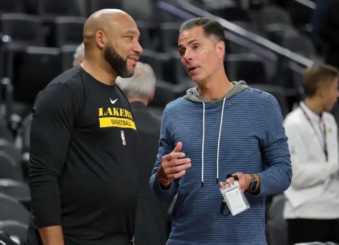 克莱：我希望库里别穿着我的KT11赢独行侠，但他穿就挺棒的了（克莱笑言不想库里穿KT11击败独行侠，但他穿上也很赞）