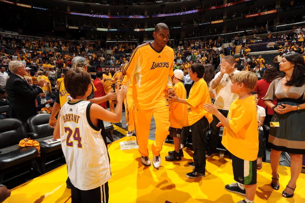 后防伤情让阿隆索难出成绩？免签世一边寄予厚望，怎奈伤情如此多（后防线伤兵满营，阿隆索难以破局？免签世一边亦难解伤潮）