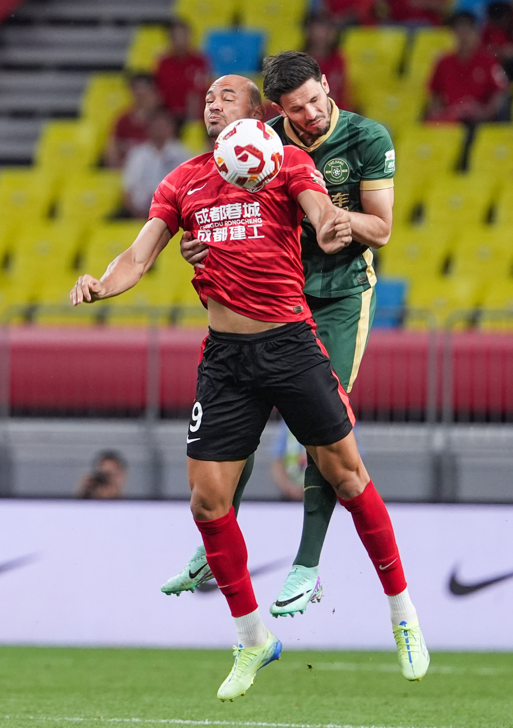 足协杯夺冠次数排名：山东8次居首，国安5次独居次席（足协杯夺冠次数榜：山东8冠领跑，国安5冠独占第二）