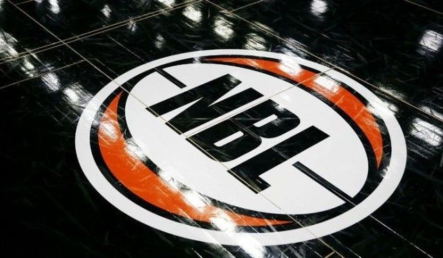 女足明星遭百万富翁跟踪骚扰，雇佣保镖应对（女足明星遭富豪纠缠跟踪，被迫雇保镖护身）