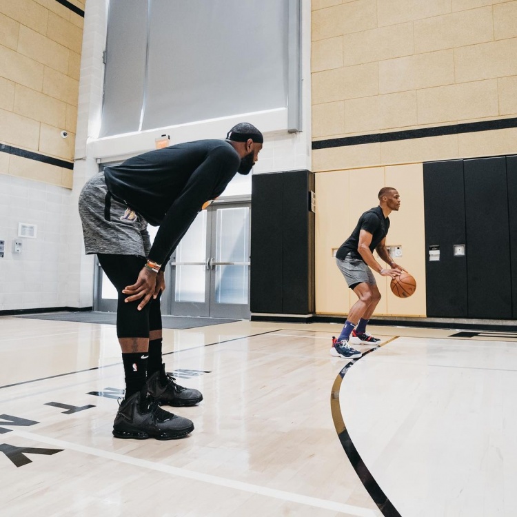 半场战报：三镇0-2山东，泽卡建功，刘洋破门（半场速报：三镇0-2山东，泽卡、刘洋先后建功）