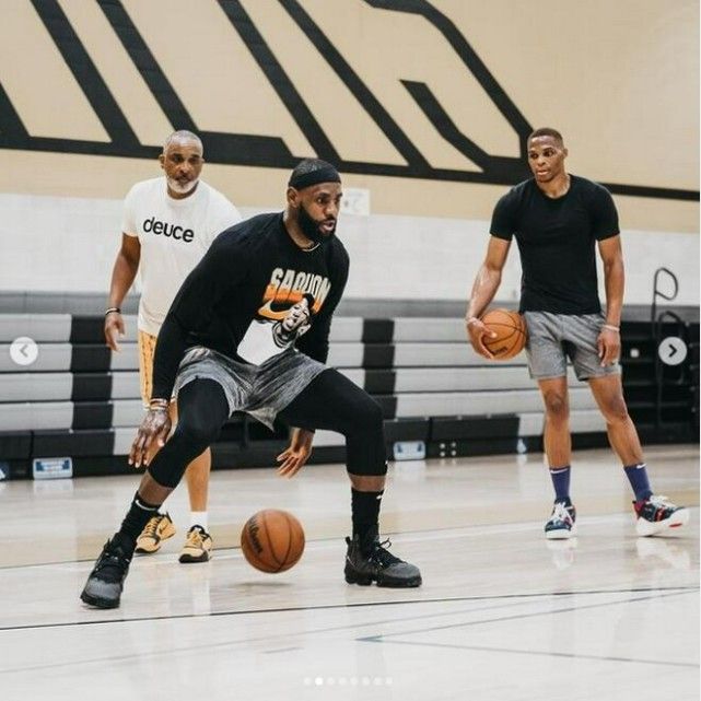 科瓦奇：球队相比一年前已有明显进步，我满意球员的表现（科瓦奇称球队较去年进步明显，对球员发挥表示满意）