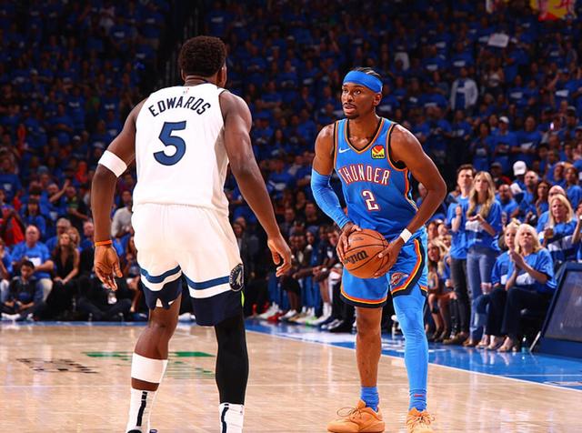 比肩传奇！东契奇成为NBA历史第四位40分三双次数上双的球员（东契奇再创纪录：成NBA史上第4位40分三双次数达两位数的球员）