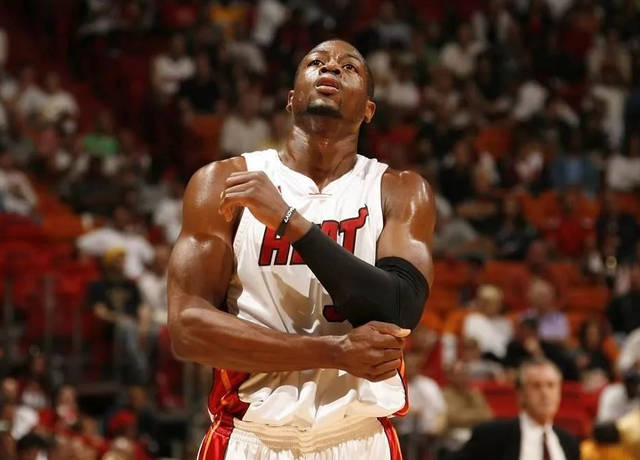 NBA官方晒今日比赛集锦称哈登和KD在雷霆是兄弟！哈登回复：仍然是兄弟！（NBA官方晒今日集锦称哈登与杜兰特在雷霆情同兄弟，哈登回应：依旧是兄弟）