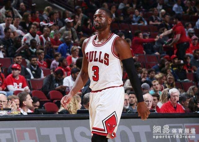 里程碑！德里克·怀特命中职业生涯第1000记三分（生涯里程碑！德里克·怀特投进第1000个三分球）