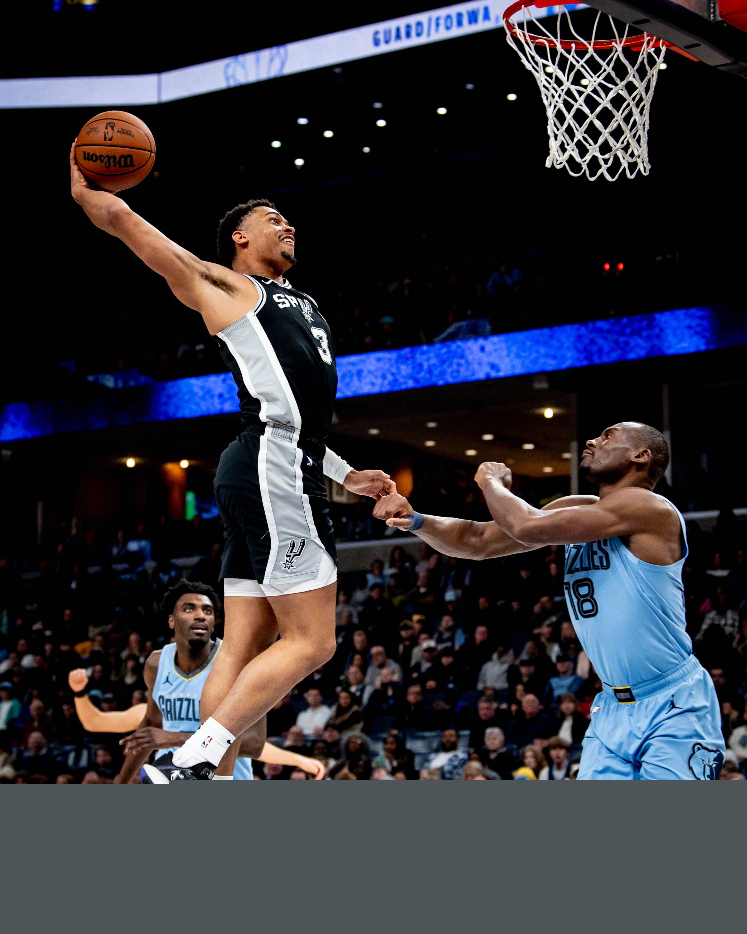 都体：AC米兰多次现场考察昂热18岁前锋谢里夫（都灵体育报：AC米兰多次到场考察昂热18岁锋线新星谢里夫）