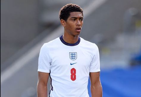 米体：罗马希望租借+买断齐尔克泽，买断费将不低于3500万欧（据米体报道，罗马计划先租后买引进齐尔克泽，买断费用至少3500万欧元）