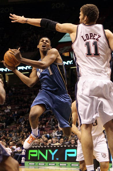 湖人詹姆斯关键三分锁定胜利（詹姆斯飙中制胜三分，湖人锁定胜局）