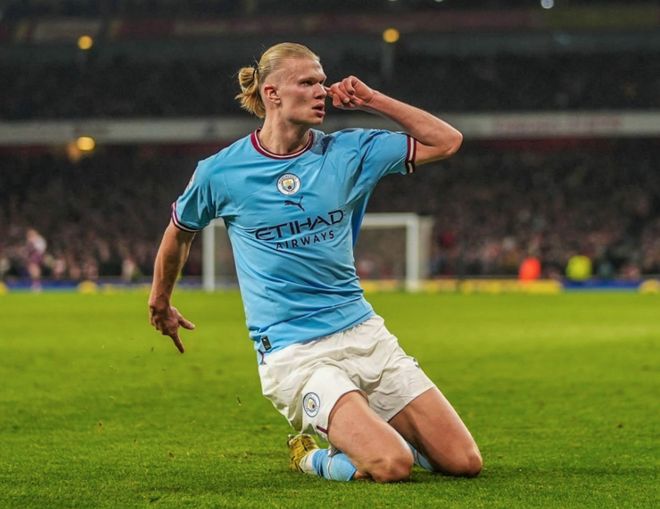 达尼洛同时斩获两座欧冠&解放者杯冠军，为历史首人（达尼洛史上首位包揽欧冠与解放者杯双冠）