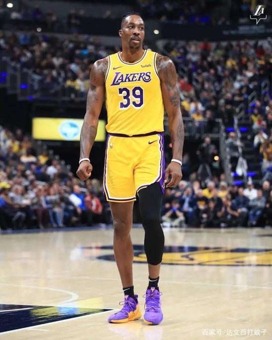 皇马16岁天才首获一线队征召！后防告急 卡斯蒂利亚新星临危受命（皇马后防告急！16岁天才首次入选一线队，卡斯蒂利亚新星火线救场）