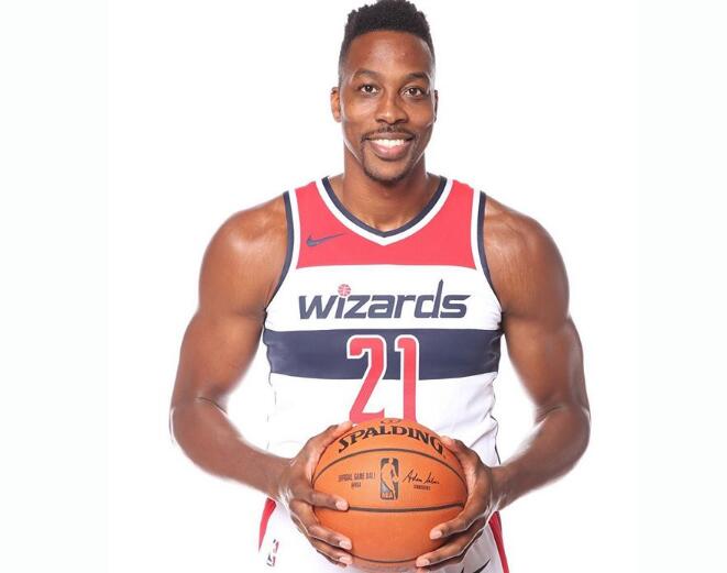 黄蜂新秀突破技术惊艳全场（黄蜂新星突破身手惊艳全场）