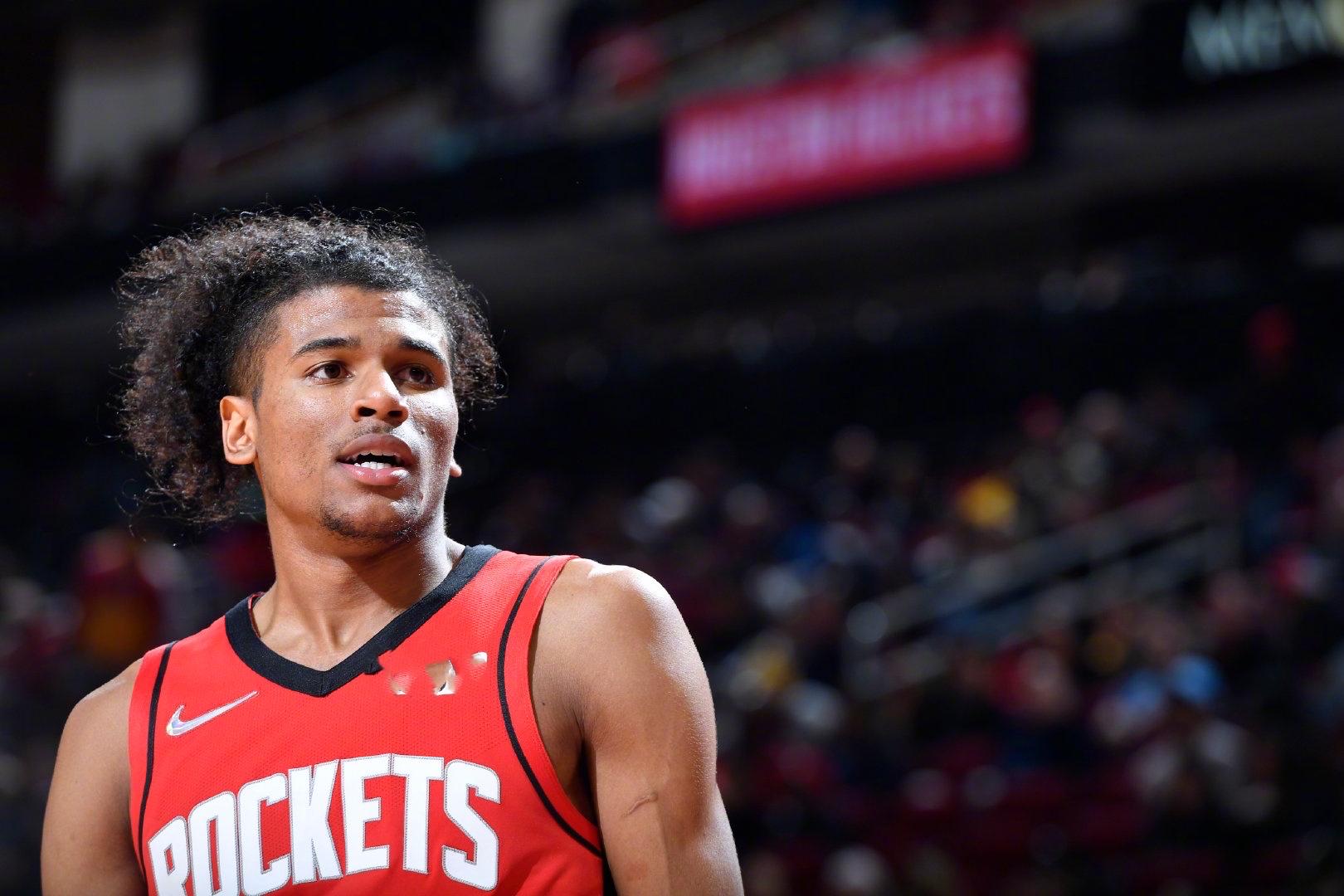 记者：米兰总价800万欧报价门将乌戈-索萨，但被科林蒂安拒绝（记者：米兰开出总价800万欧求购门将乌戈-索萨，遭科林蒂安回绝）