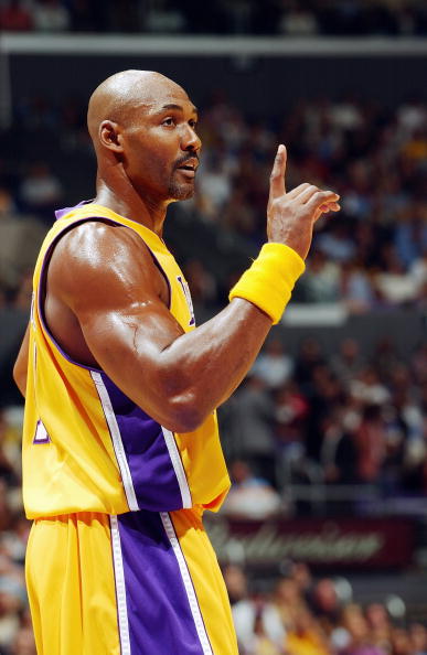 拉普拉塔大学生抗议阿足协新规，背身列队迎接联赛冠军罗萨里奥（不满阿足协新规，拉普拉塔大学生背对列队致意联赛冠军罗萨里奥）