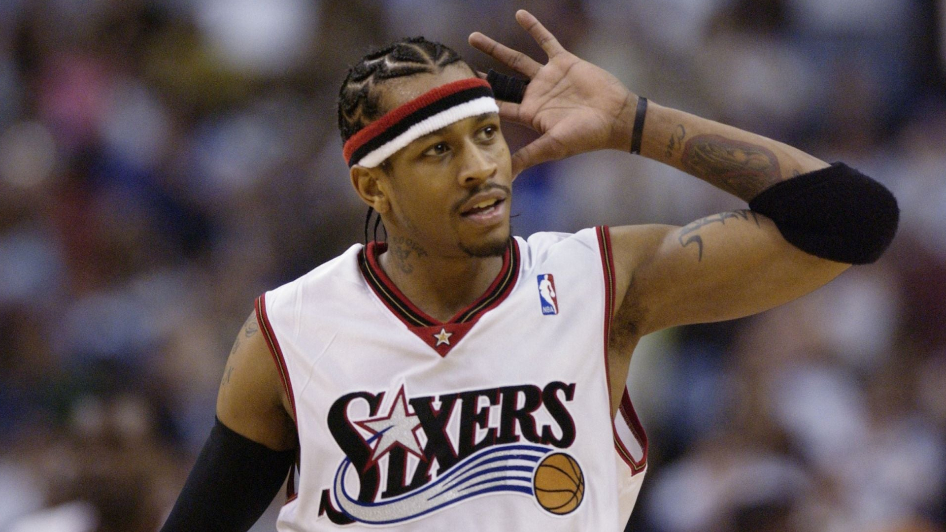 曼联续约卡塞米罗周薪或砍六成，沙特虎视眈眈（曼联拟与卡塞米罗续约，周薪或降六成，沙特球队伺机出手）