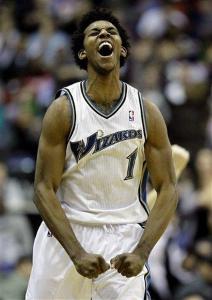 世体：后腰是最适合埃里克的位置，表现甚至超越了德容（世体：埃里克踢后腰最合适，表现已超越德容）