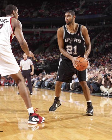 反弹很快！浓眉上半场9中6得12分3板1助 昨天全场9中1得2分（迅速反弹！浓眉半场9投6中砍12分3板1助 昨日全场仅9投1中拿2分）