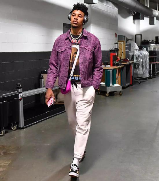 场均27.8分7篮板！爵士核心马尔卡宁今日复出战掘金（场均27.8分7板的爵士当家马尔卡宁今日回归，挑战掘金）